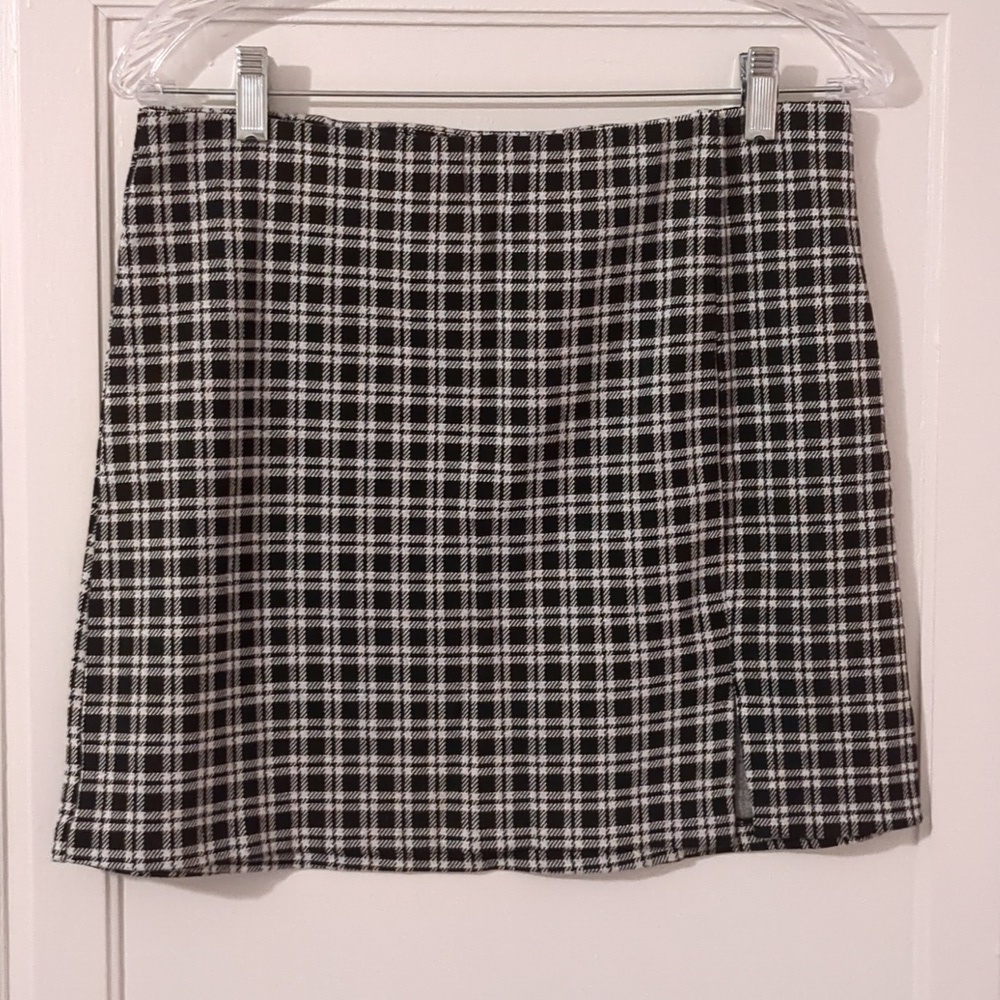 Comfy Stretchy Plaid Check Mini Skirt Slit Black and White Clueless M